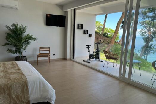 Ocean Front Luxury Apartment 2