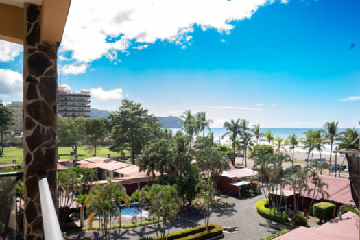 Frente al Playa Jaco – Bahia Encantada